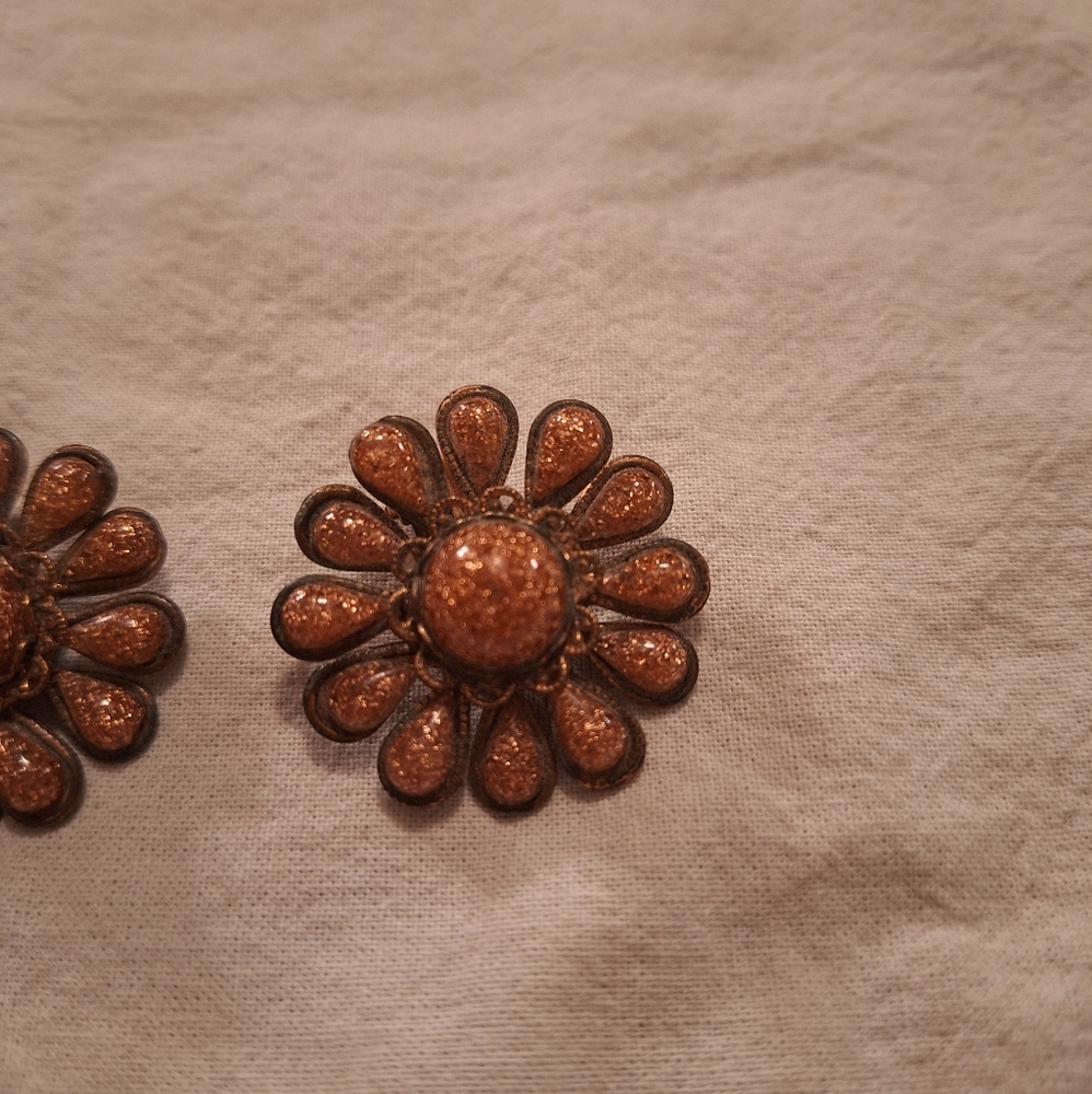Goldstone clip-on earrings - Picture 3 of 6